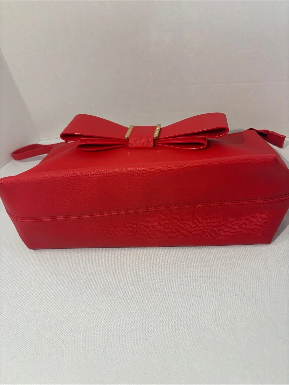 Betsy Johnson Red Bow Accent Women's Large Clutch Bag. - Picture 3 of 8